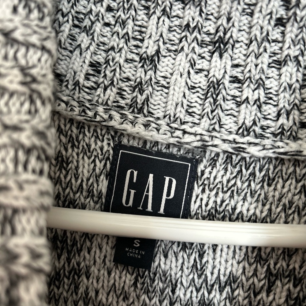 GAP Cable Knit Turtleneck Sweater Gray S Distressed Chunky Oversized Knit Cozy - Picture 5 of 5